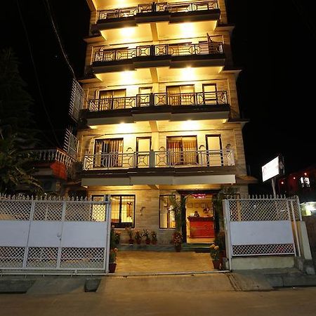 Hotel Family Home Pokhara Ngoại thất bức ảnh